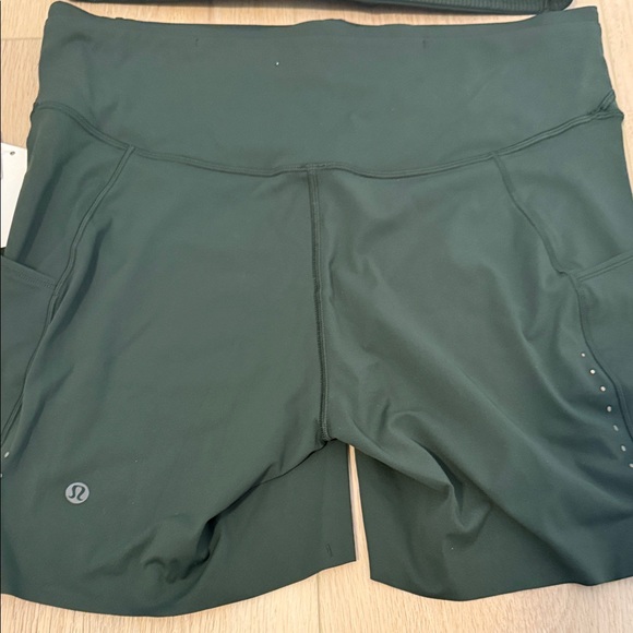 lululemon SET - Energy Support Bra + Fast and Free Shorts in Rainforest Green - Picture 8 of 9